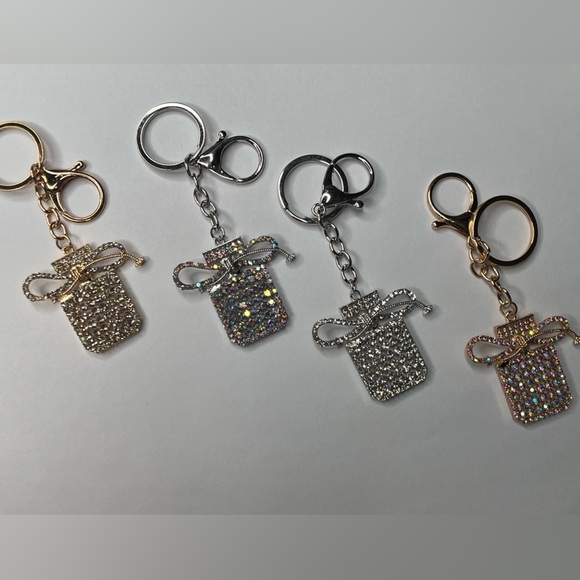 Bedazzled perfume bag charm with bow - Picture 3 of 3